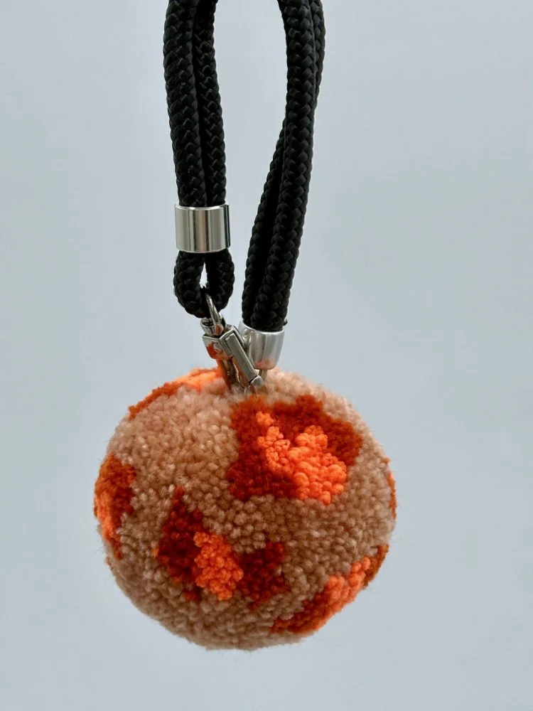 1Leo S peachfuzz kurz CU .jpg