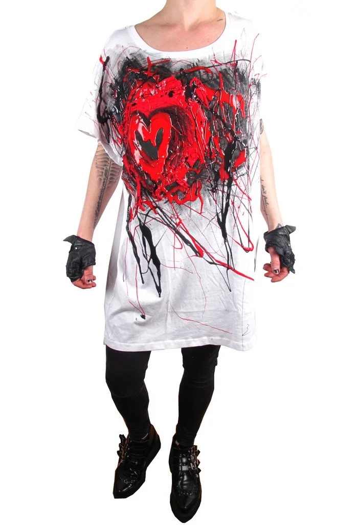 KISS_HEART_SCRIBBLE_WHITE_TEE_1024x1024.jpg