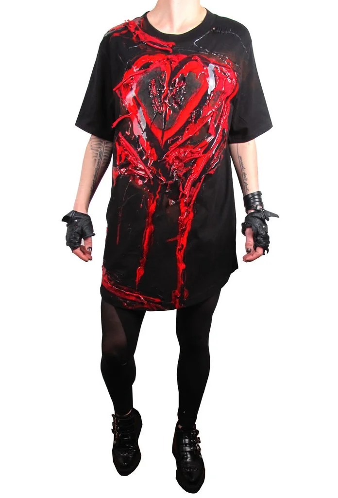 KISS_SAFETY_PINHEART_TEE_glitter_1024x1024.jpg