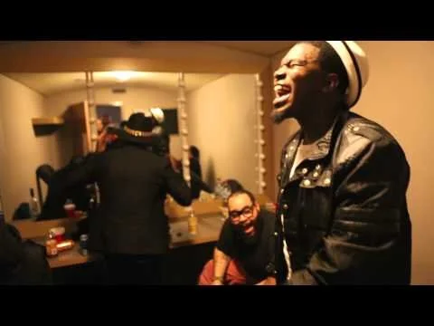 Anthony Hamilton sings "P.O.P., Hold It Down. Momma, I love ya."