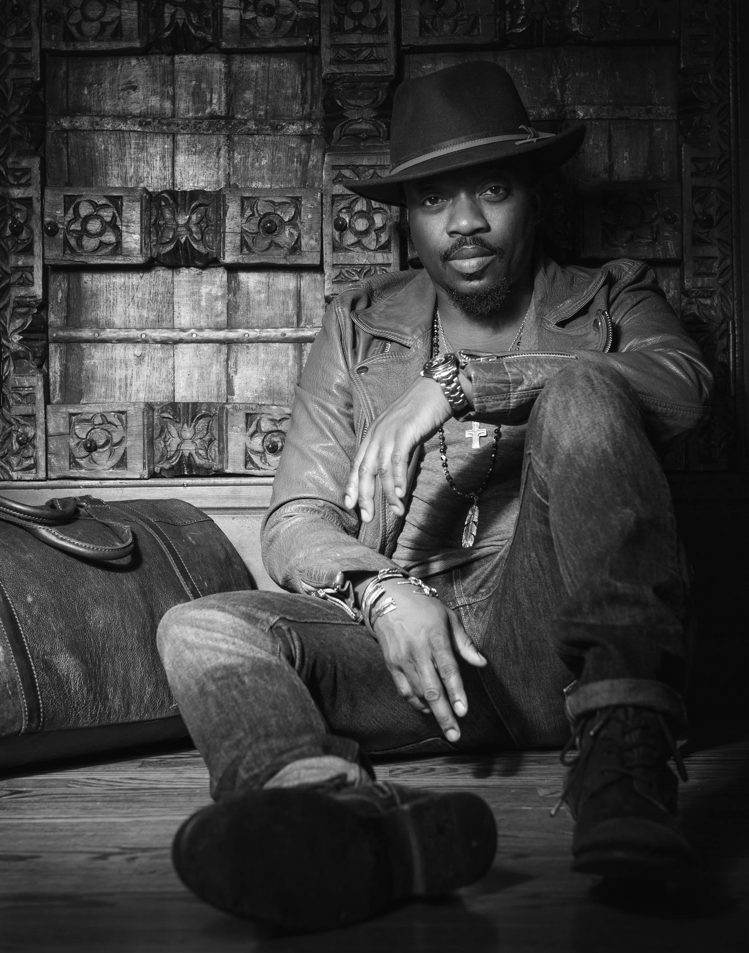 Anthony_Hamilton_Sitting_on_Floor_BW.jpg