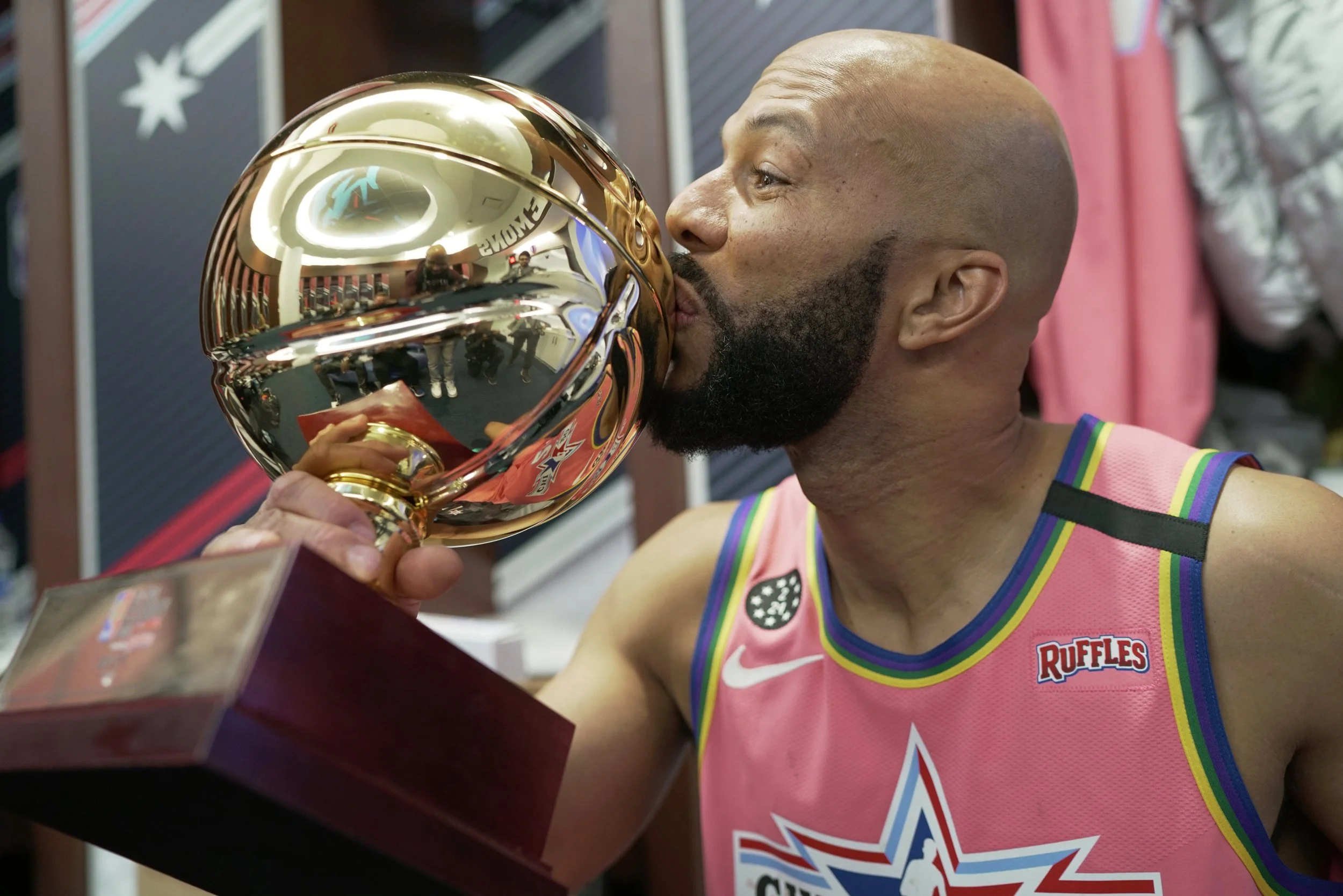 Kissing Trophy.jpg