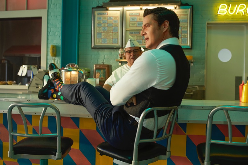 Pedro-Pascal-Happy-Socks-Holiday-2018-Campaign-004.jpg