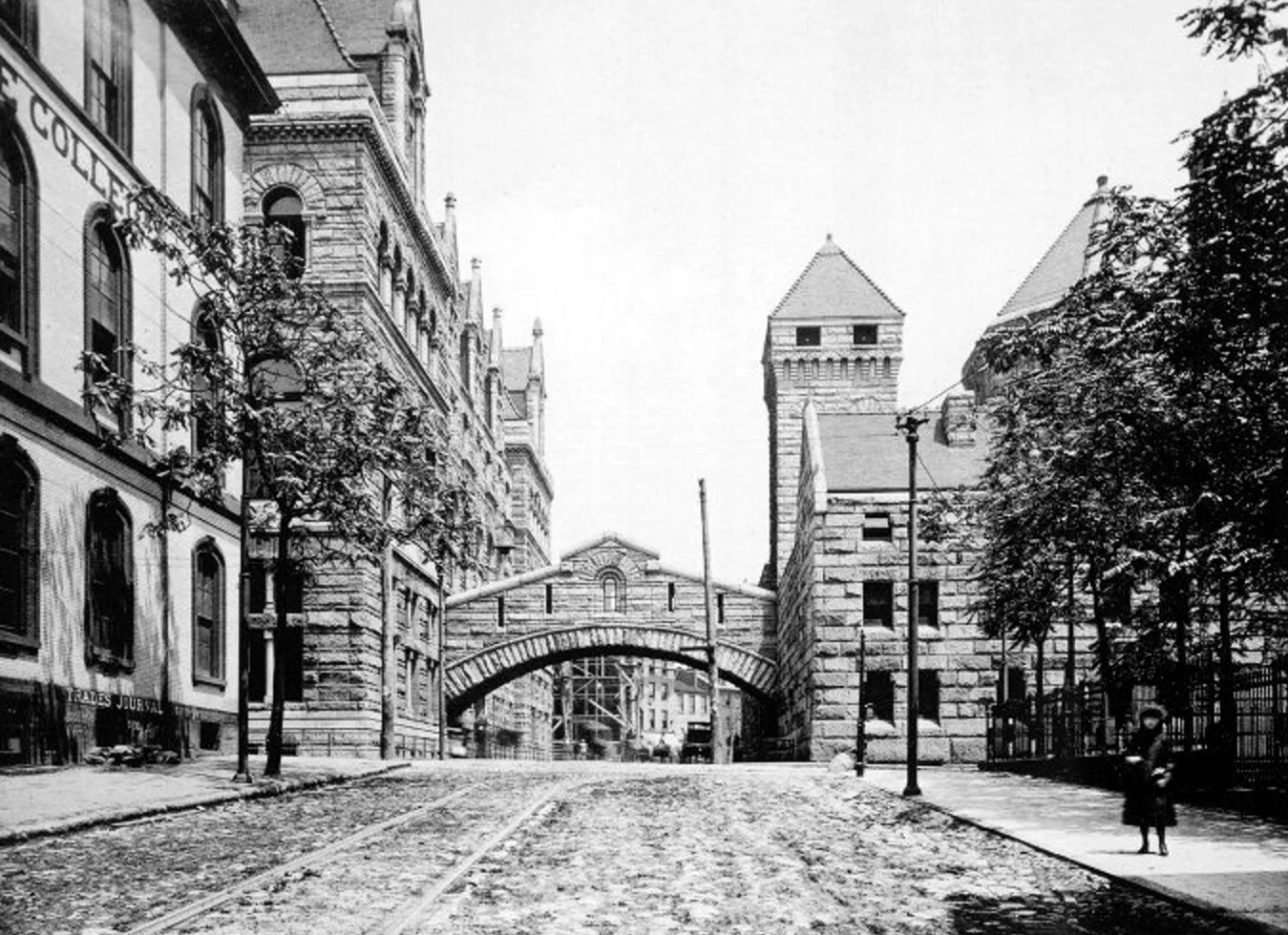 Bridge of Sighs on Ross Street where it crosses Forbes Ave in 1895