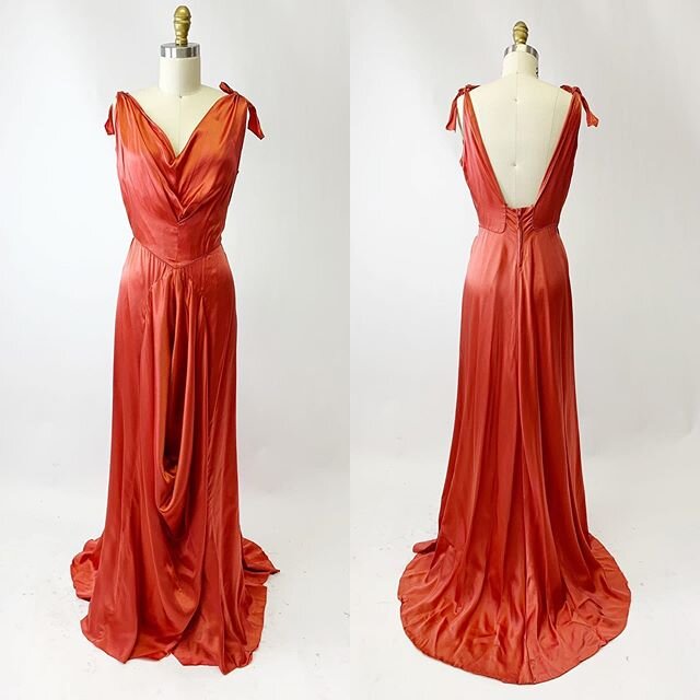 Just Listed!  I will cry when this sells it&rsquo;s so beautiful.  #sweetjesus #1930sdress #vintageshopping #redcarpet #hollywood