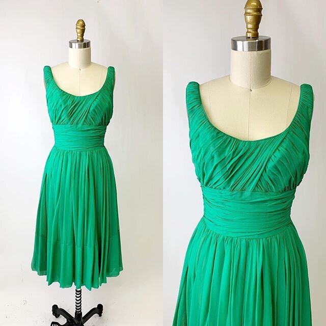 Just listed!  Emerald silk chiffon #thedress #silkchiffon #1950s #vintageshopping #oldsaybrook #essexct