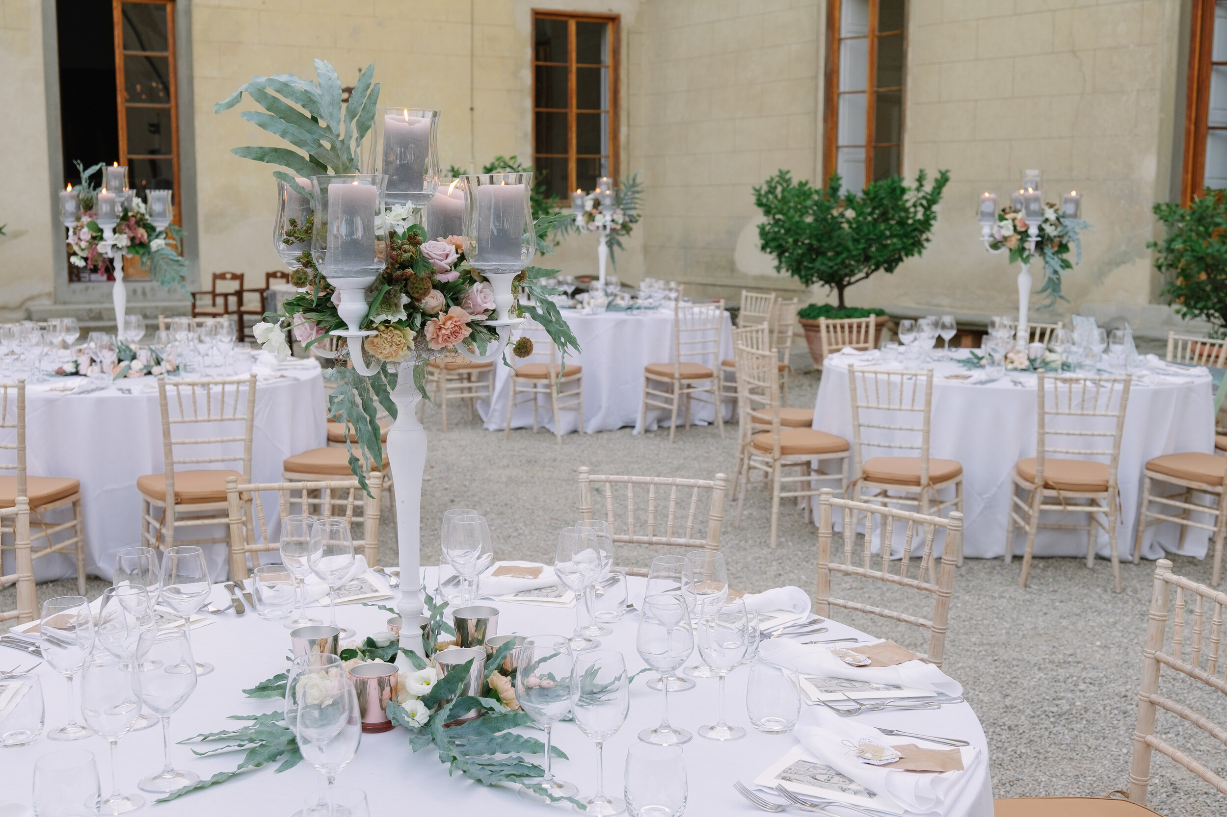 Geschikt moord Investeren Ronde of Lange tafels voor jouw Huwelijk | Round or Long Tables for your  Wedding — Florist in Florence Tuscany Italy - FunkyBird Wedding Design