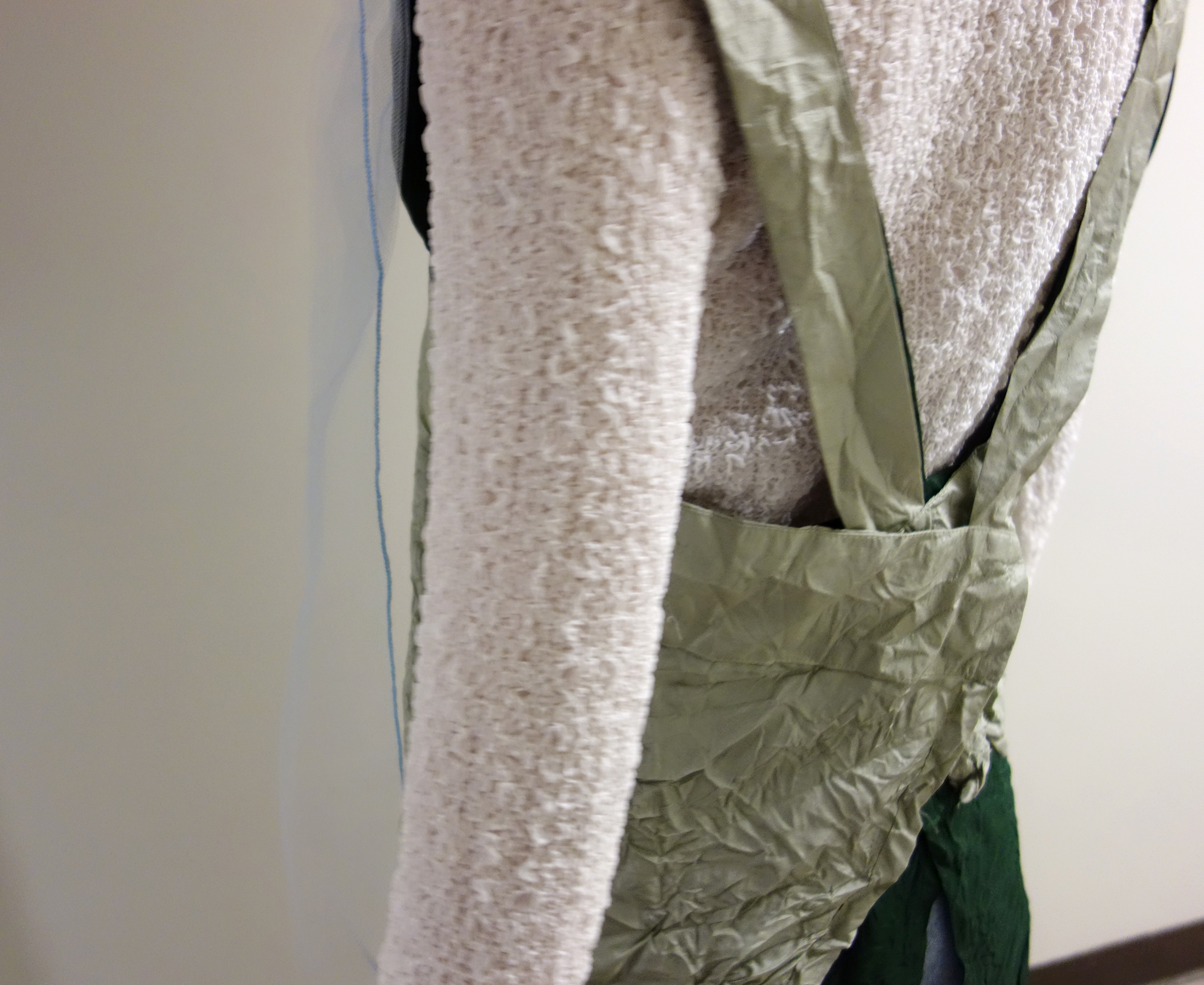 RSfw17apron.backcu.jpg