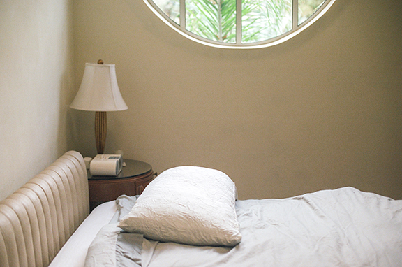 XLcase.wht.bed1.cu2.jpg