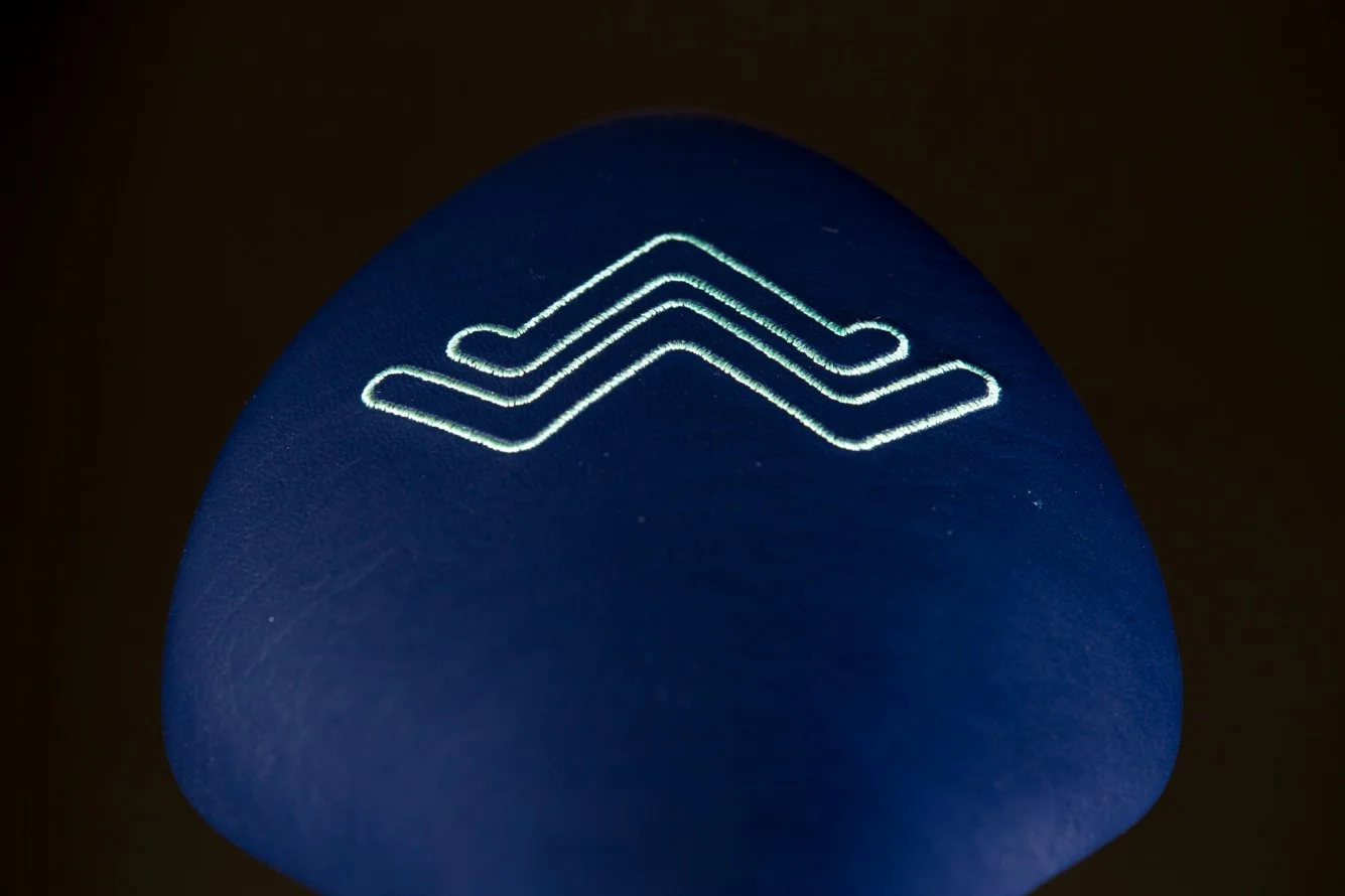 Another shot of that custom saddle with "M" logo embroidered. 