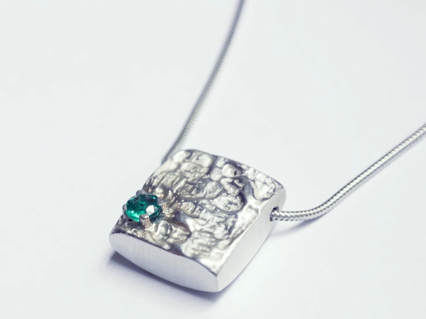Fine Silver Pendant with Emerald