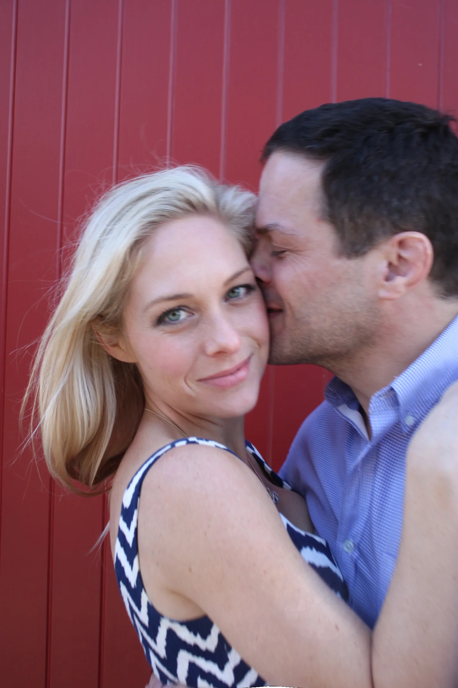 Red wall kiss- bob like.jpg