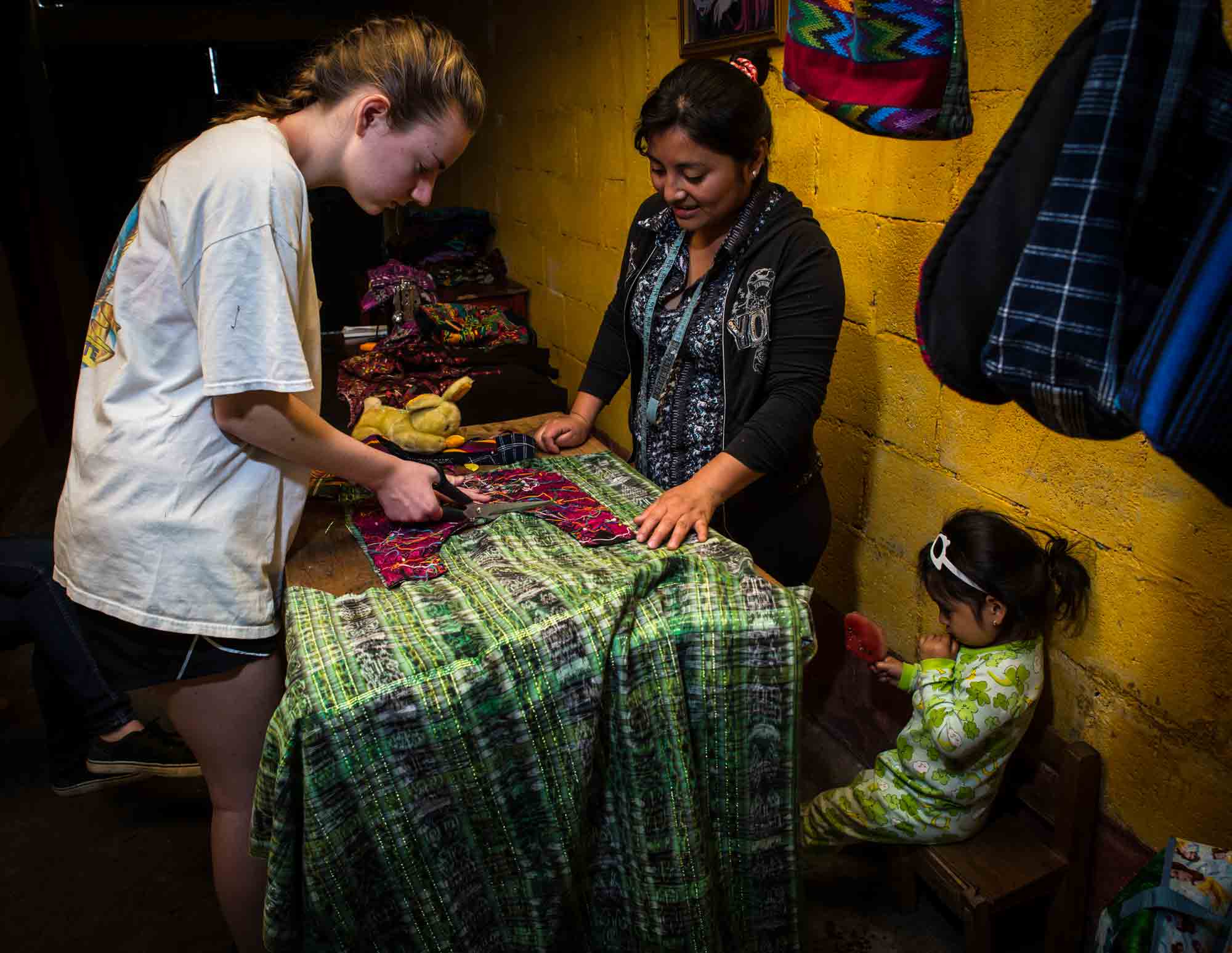 Making-huipil-bags.jpg