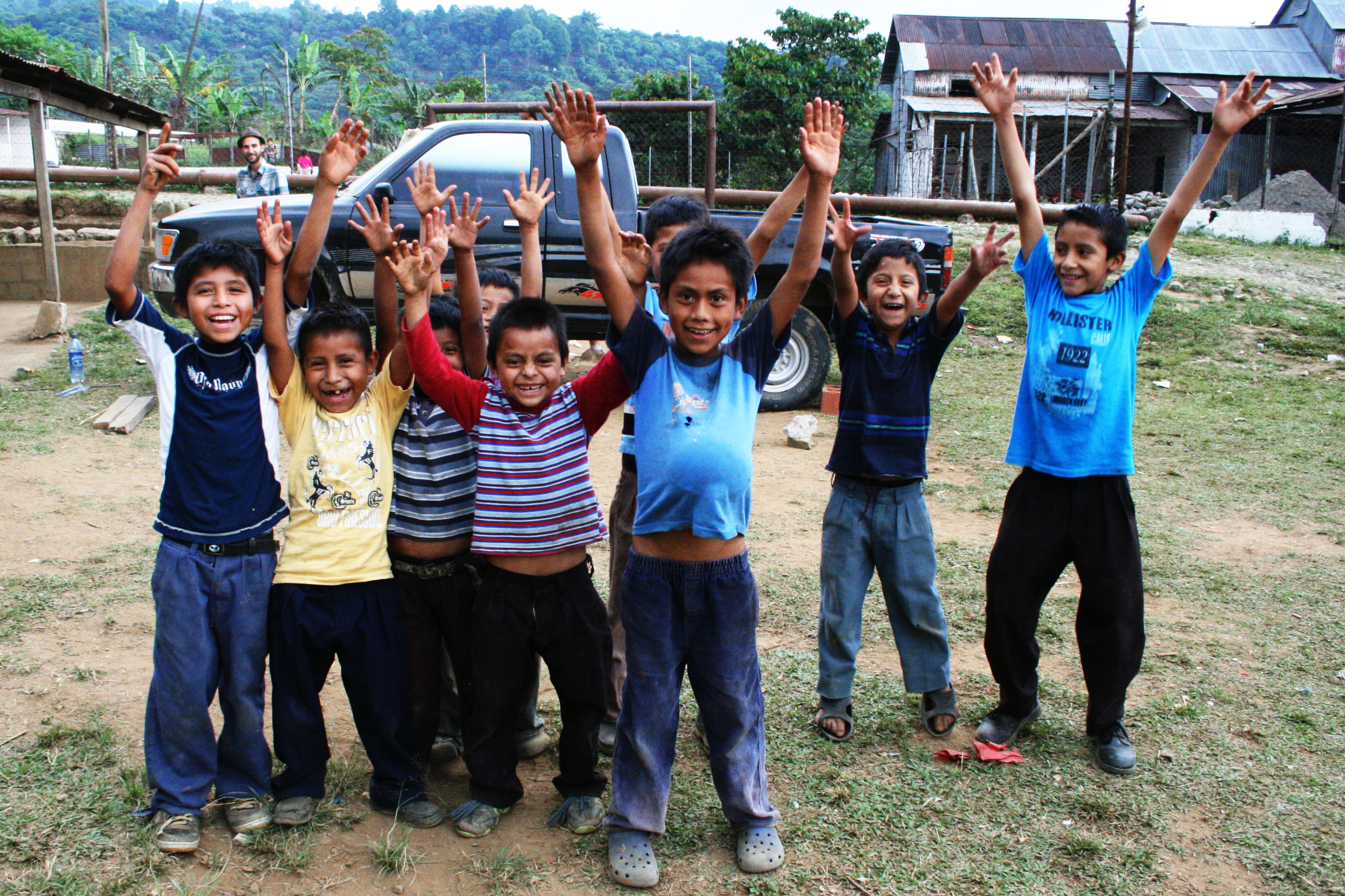 Kids at La Suiza, jumping for a photo.