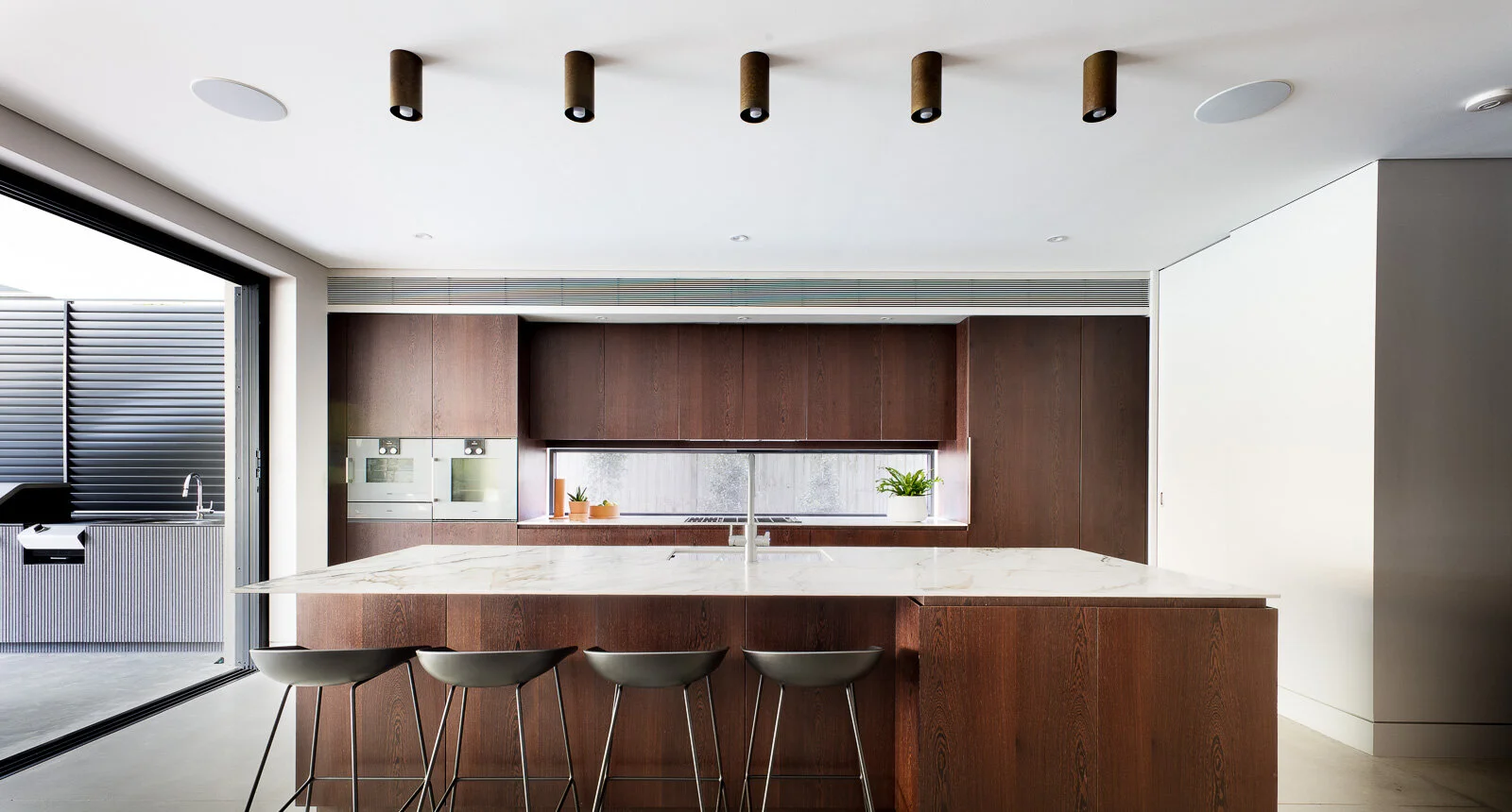 3 Garrick Ave - 500kb-3.jpg