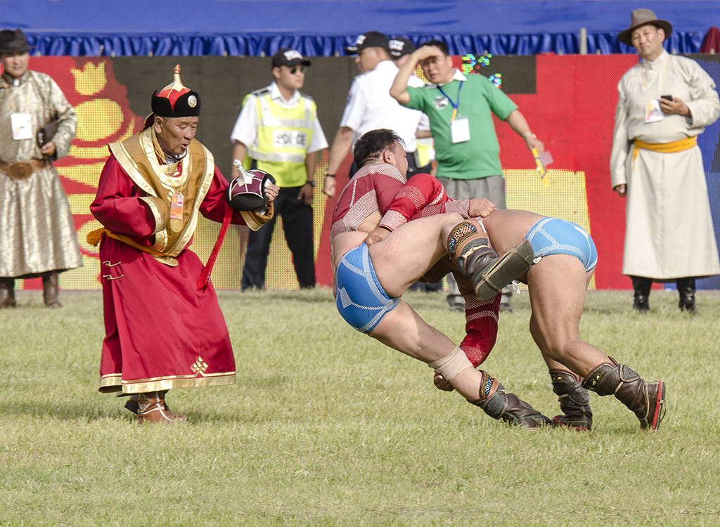 Naadam wresting in Ulaanbaatar 2013.jpg