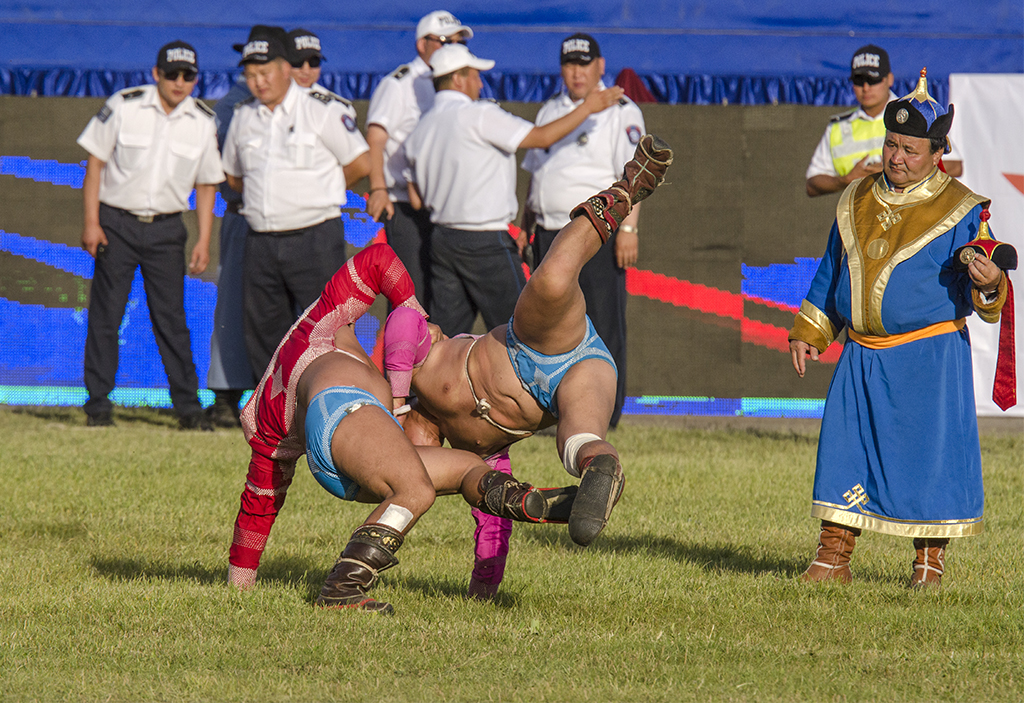 semi finals in the 2013 Naadam wrestling tournament.jpg
