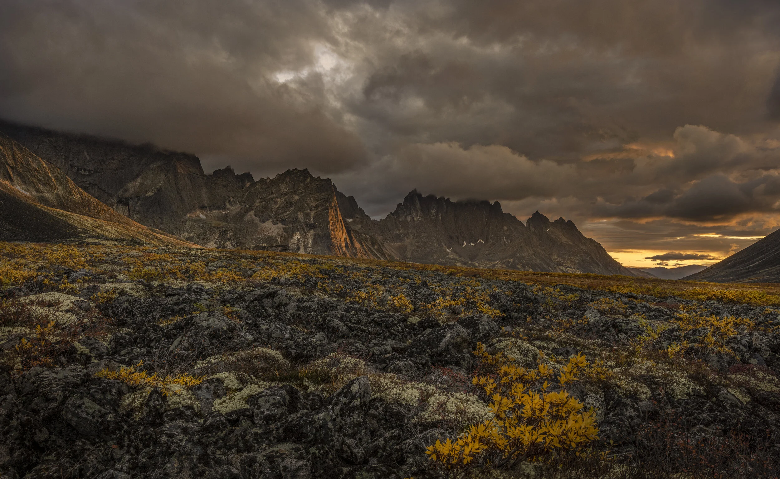 Photo Trip to the Tombstone Territorial park during Fall Colours