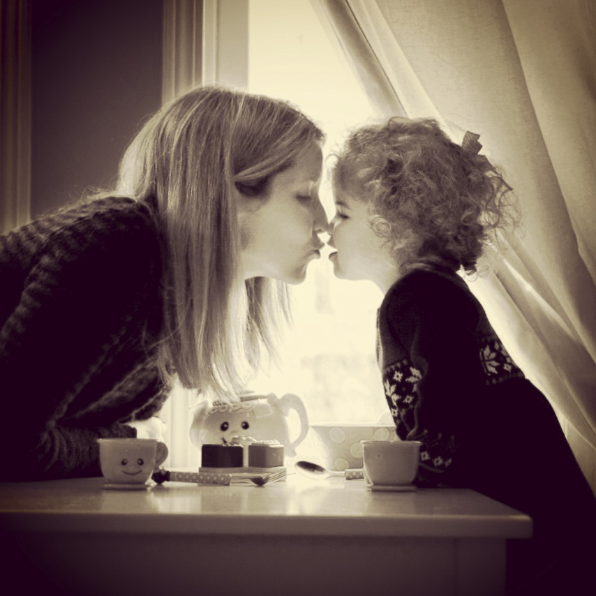 81._Emma_Offers_a_Kiss_during_the_Tea_Party_-8966.jpg