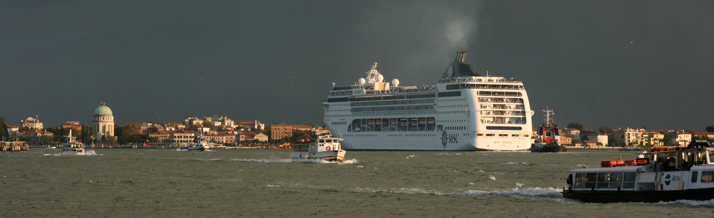 A cruise ship leaving Venice’s port