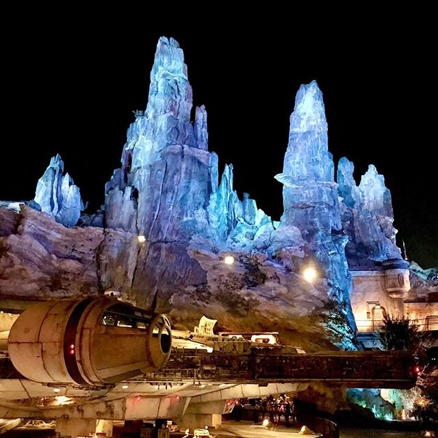 It&rsquo;s astonishing during the day, but Galaxy&rsquo;s Edge is even more beautiful and mysterious at night.