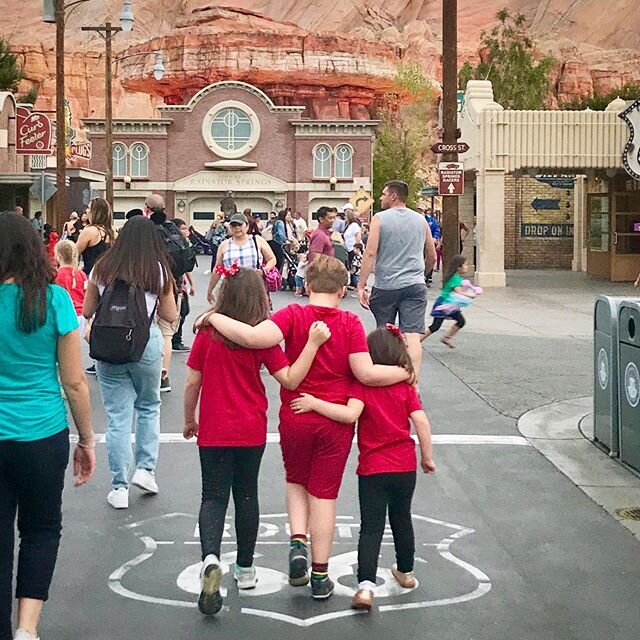 You know those commercials where the parents surprise their kids with a trip to @disneyland ? Well, last week my sister and I pulled off the best surprise trip! It had been in the works for more than a year, and it was such fun! We don&rsquo;t live i