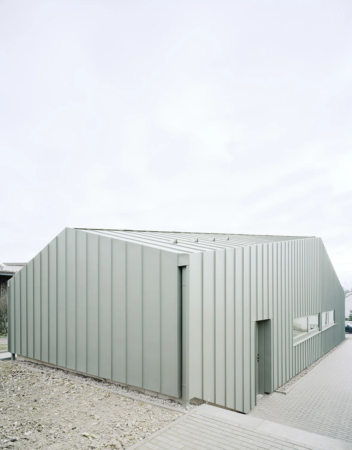 hangar-001.jpg