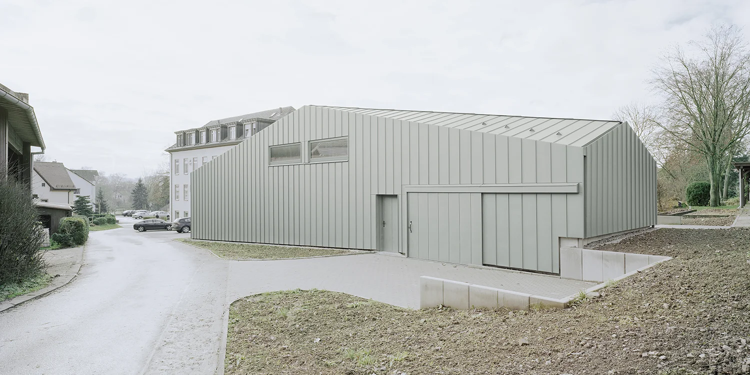 Hangar XS