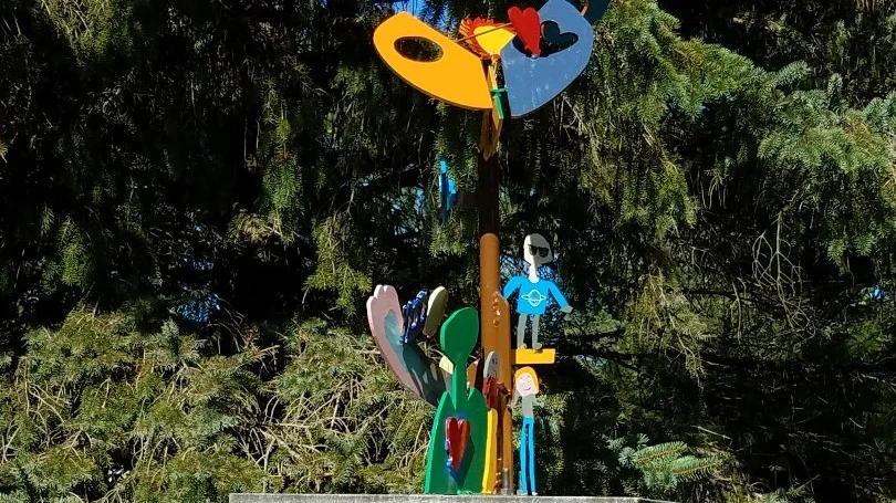 Kids and artist, Stephen Hokanson, creations