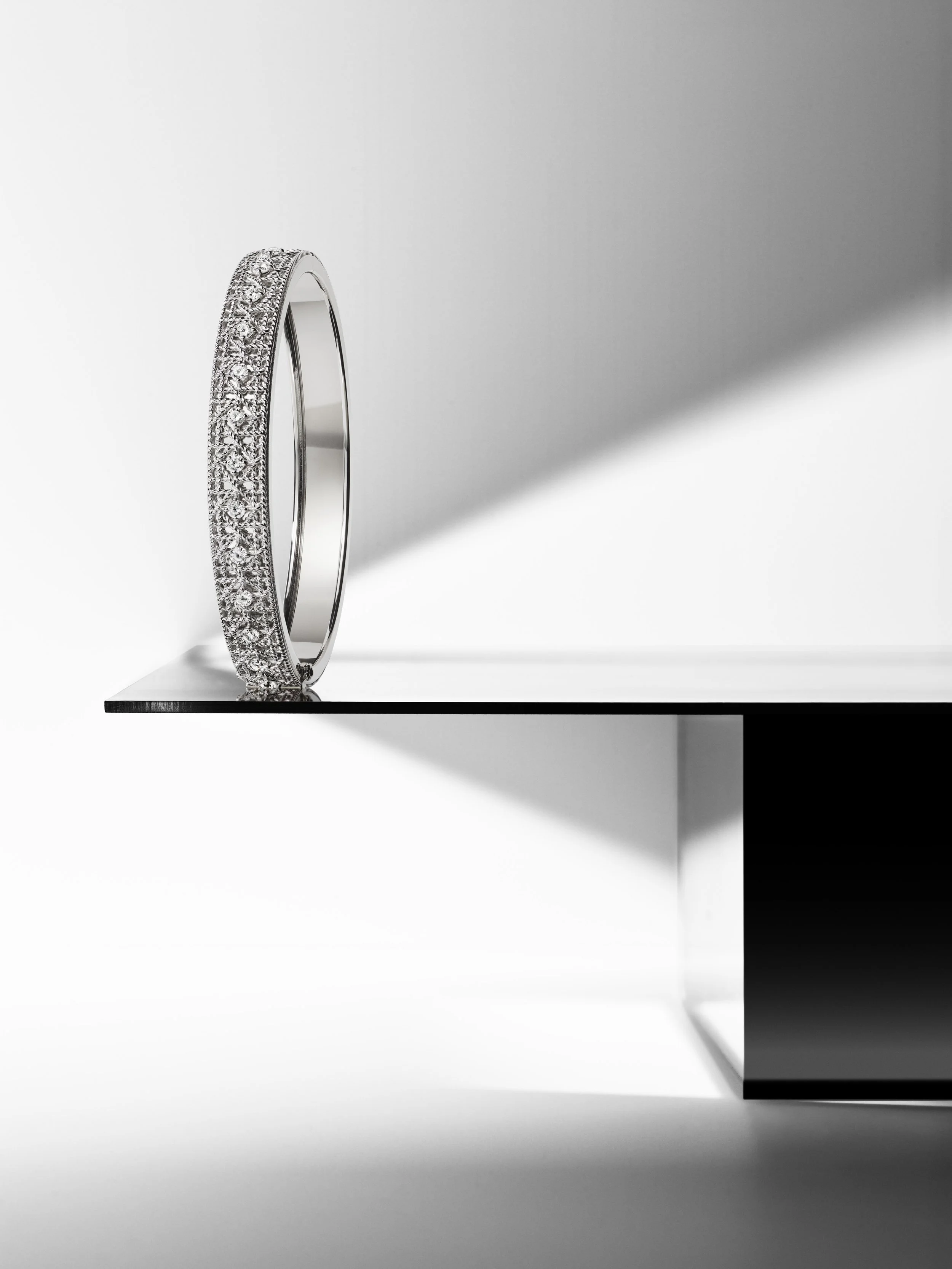 MY_DIOR_Bracelet_WHITE_Gold_Paved_RGB.jpg