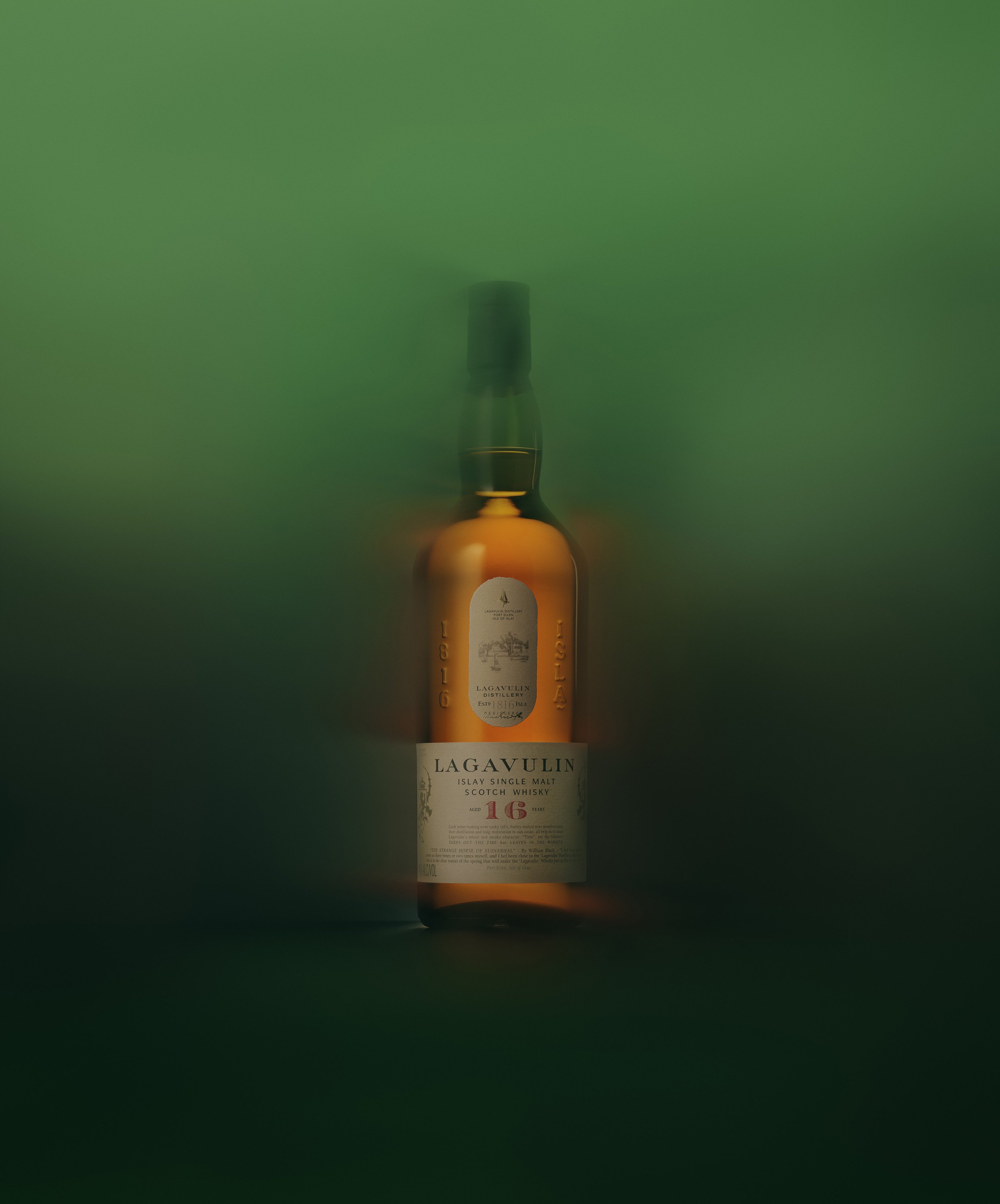 NAC_250212_01_LAGAVULIN_BOTTLE_STILL_COMP_1.jpg