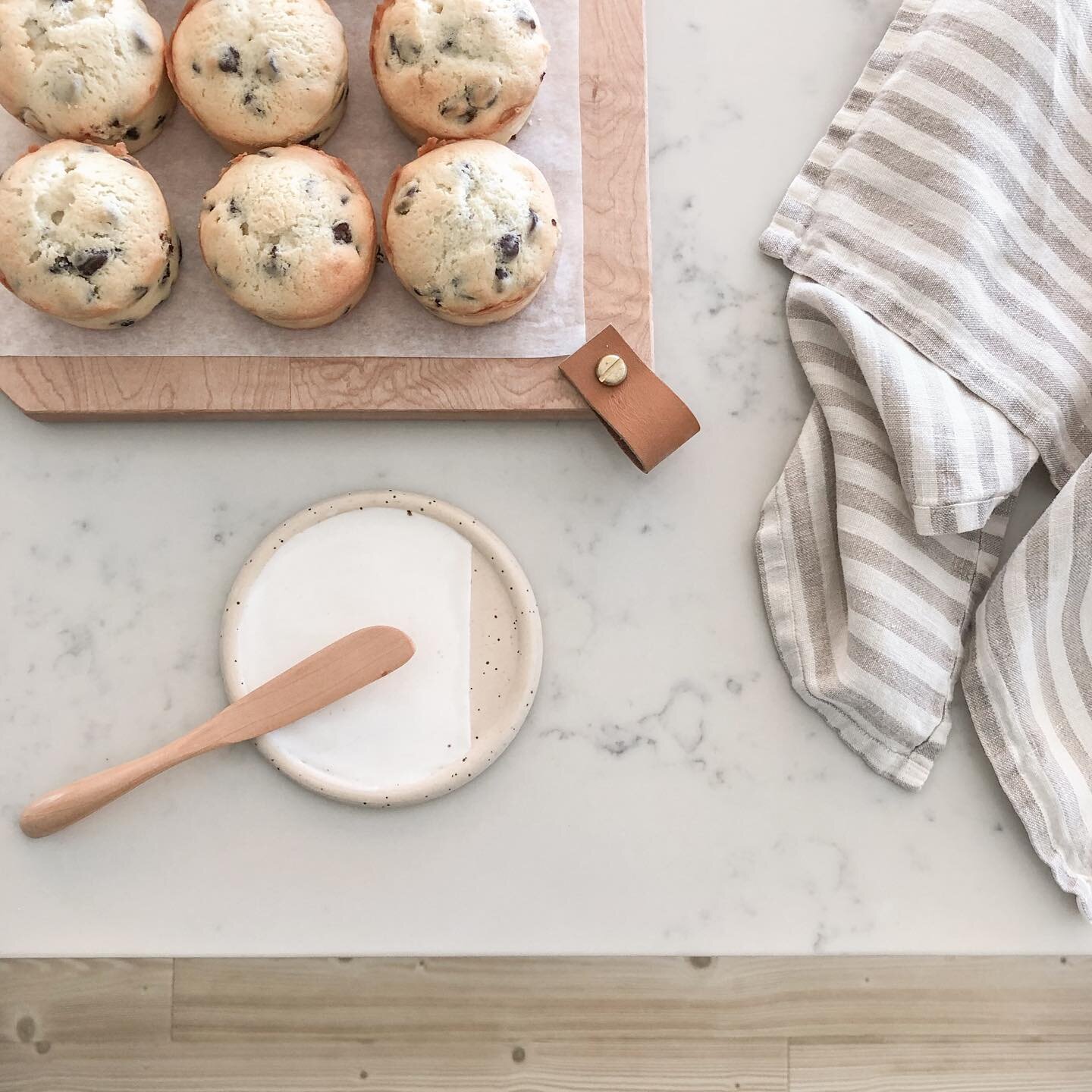 Sunday baking ✨ I have some spoon rests available online. 

#tokenhomegoods
#tokenceramics