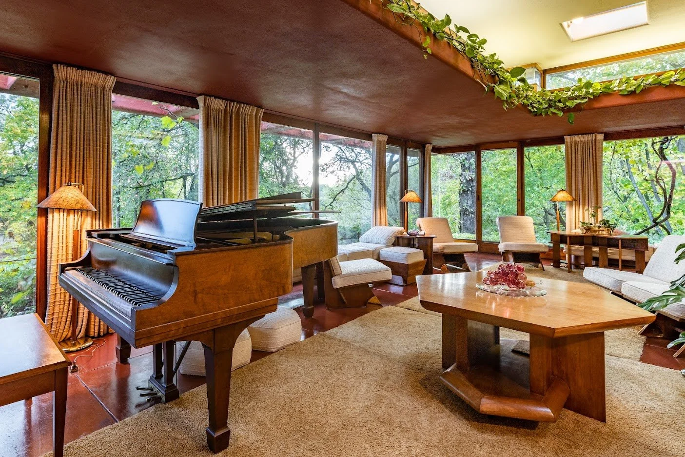 EL T GR piano seating.jpg