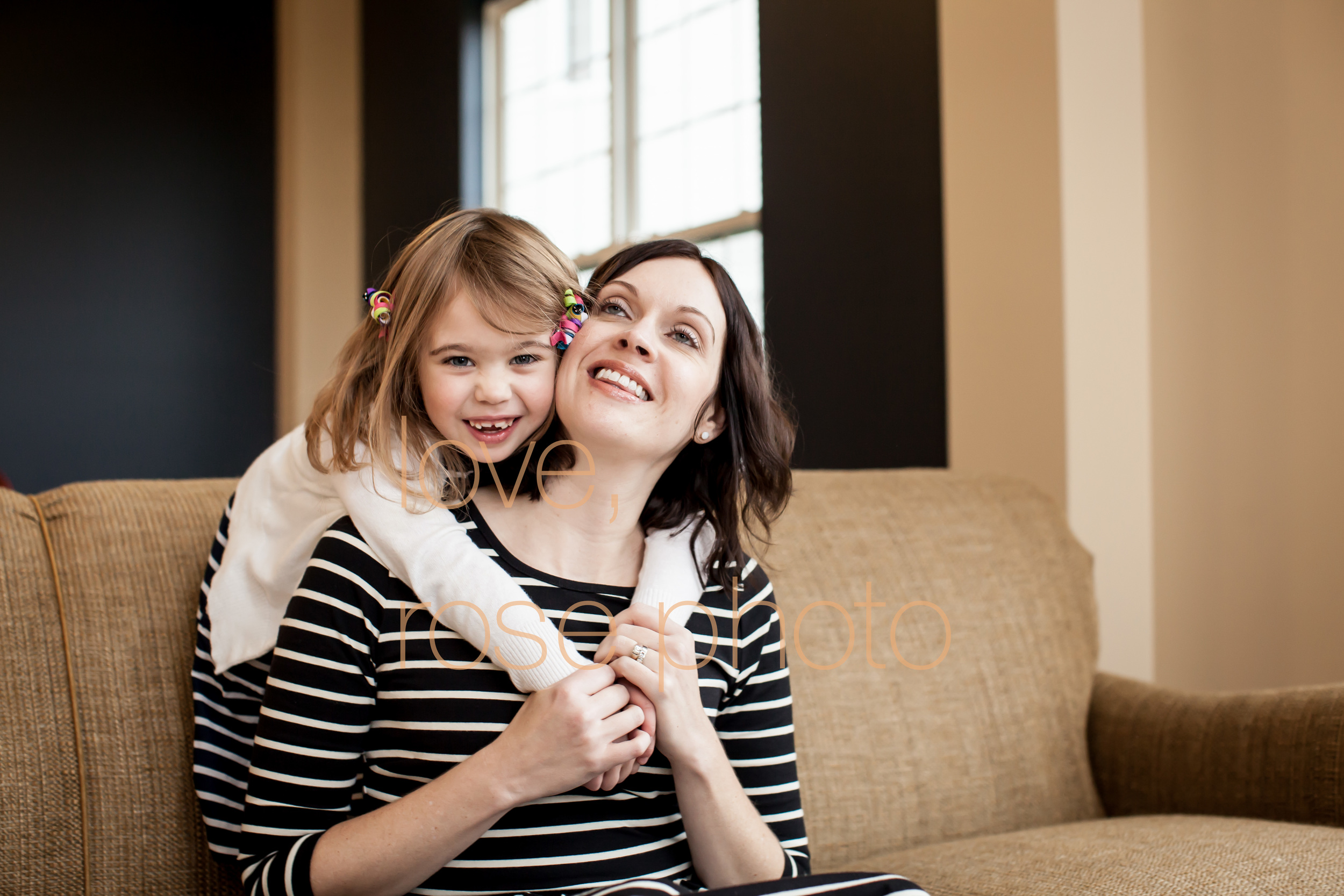 rose photo chicago family photoshoot in home lifestyle photographer-5.jpg