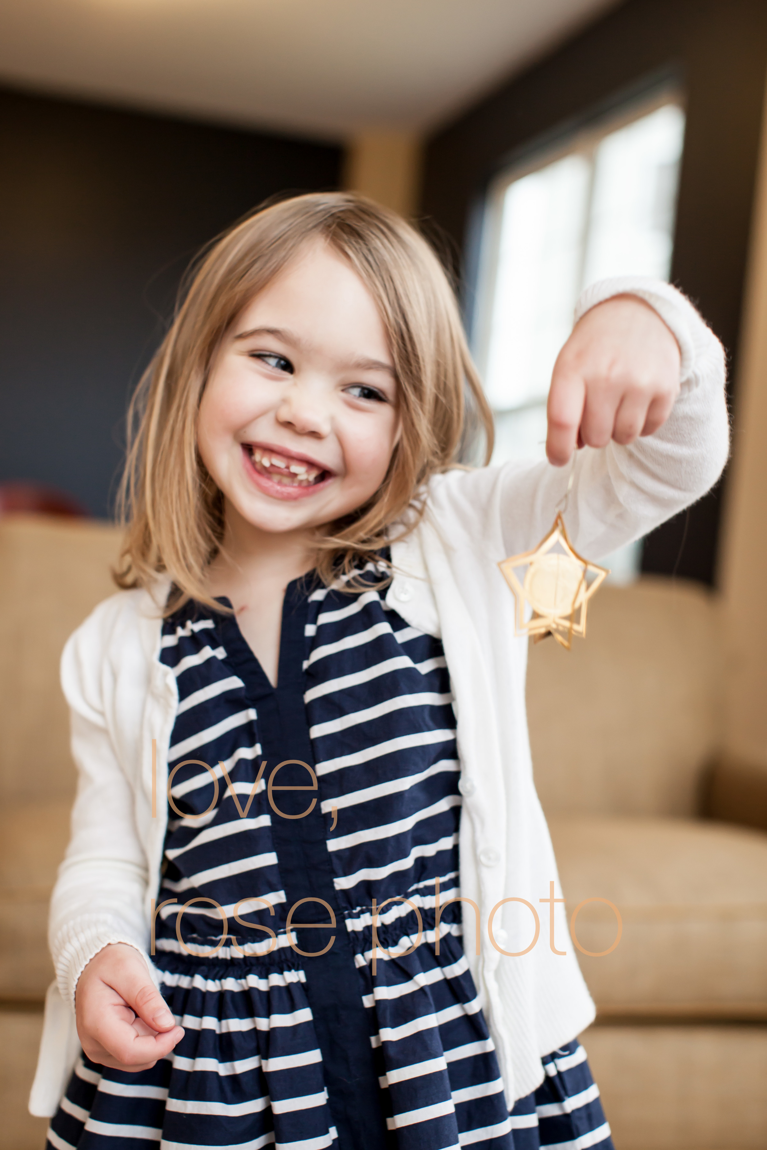 rose photo chicago family photoshoot in home lifestyle photographer-8.jpg