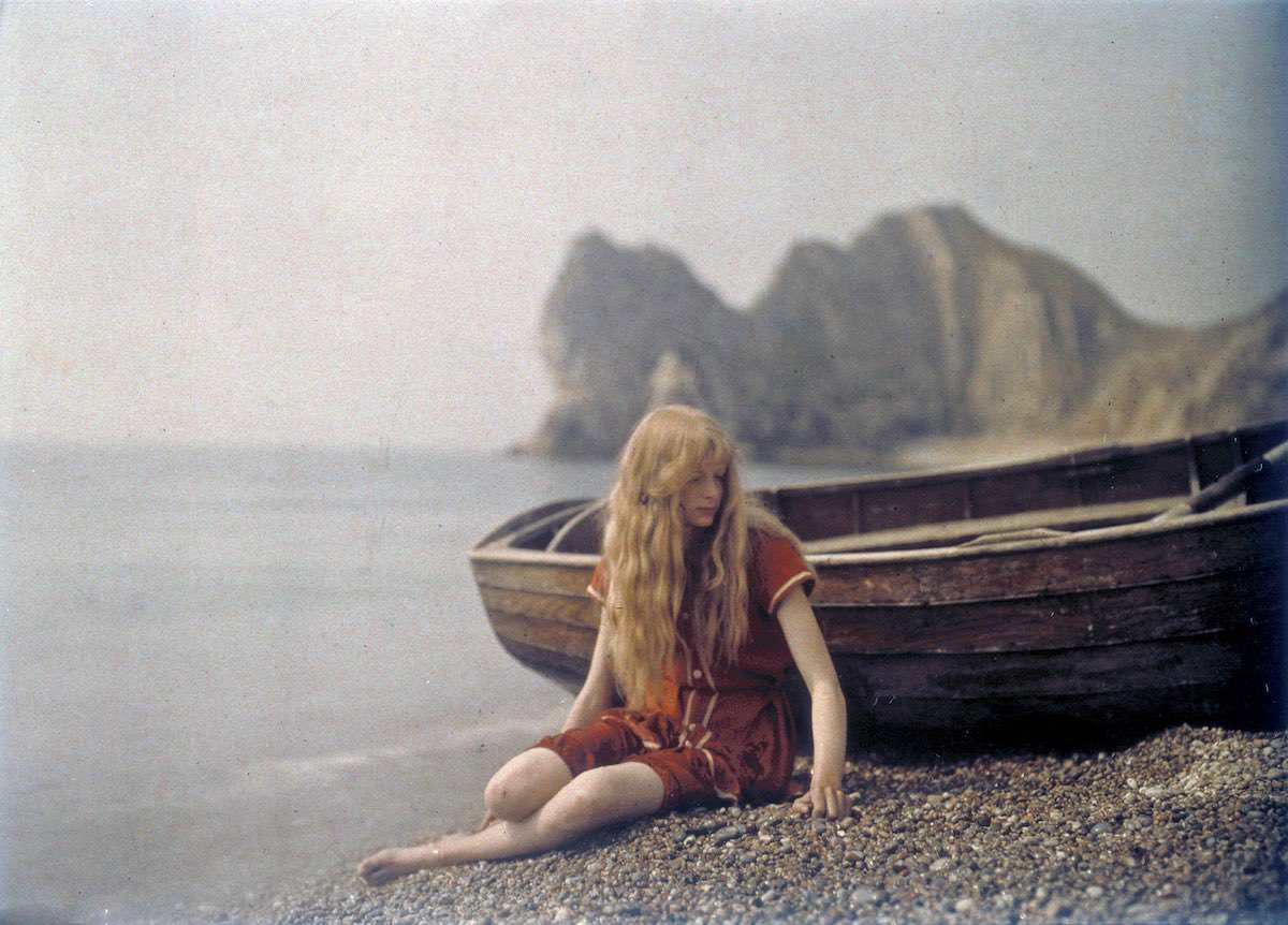 Christina O'Gorman photographed at Lulworth Cove in Dorset, 1913.