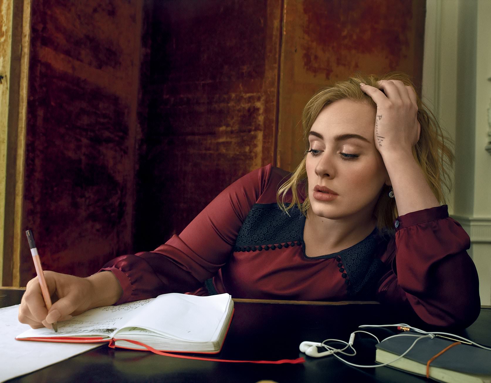 Adele-by-Annie-Leibovitz-7.jpg