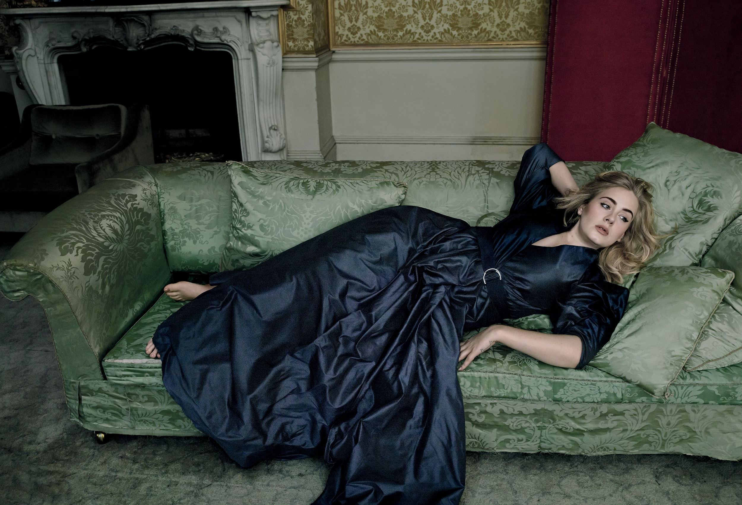Adele-by-Annie-Leibovitz-for-Vogue-US-March-2016-6.jpg