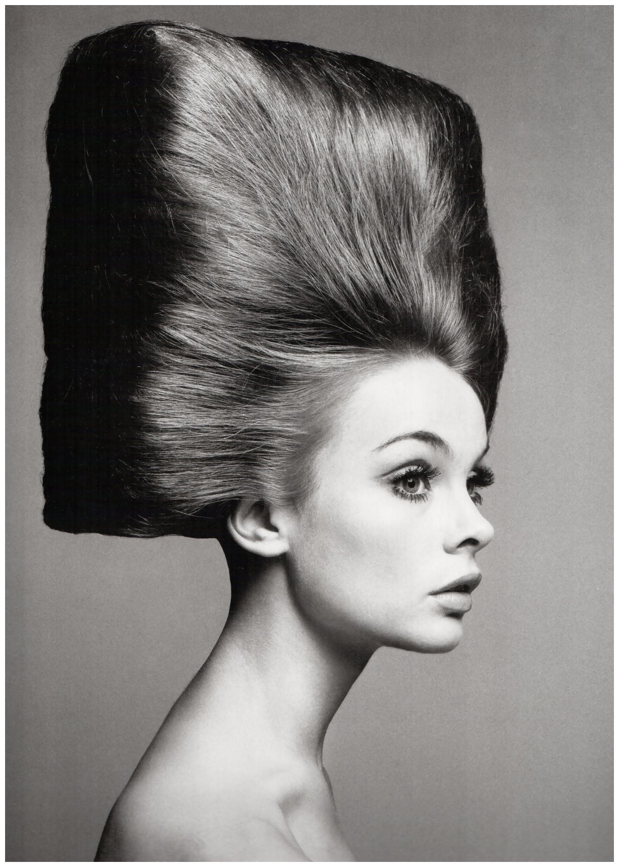 11-richard-avedon-for-vogue-us-in-the-august-1965-issue.jpg