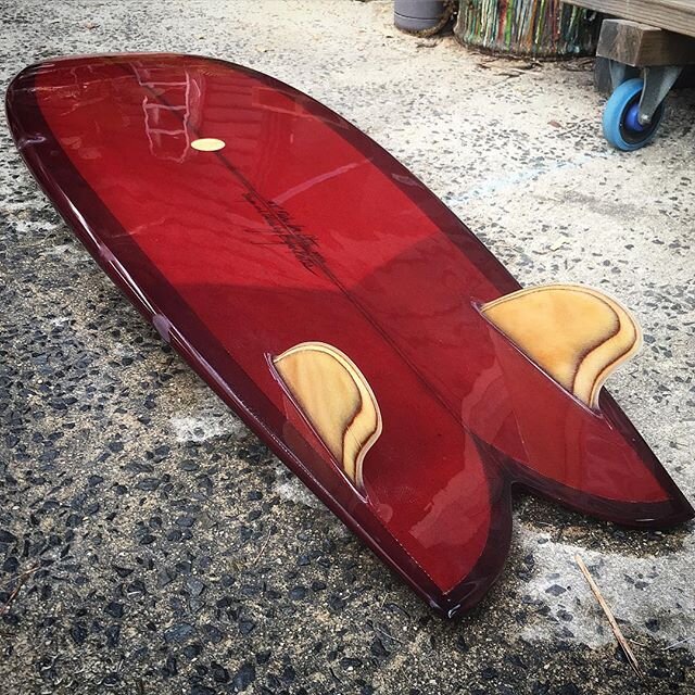 Handmade marine ply keel fins, burgundy tint top and bottom custom built for Stu by one pair of hands. 
5&rsquo;7&rdquo; 20 1/2&rdquo; 2 1/4&rdquo;
#beautiful #handmade #custom #surfboard #handcrafted #fish #starttofinish #shape #glass #fins #real #a