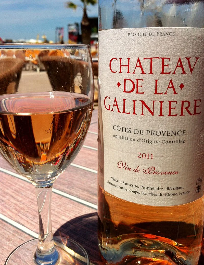 800px-Cotes_de_Provence_rose_wine (1).jpg