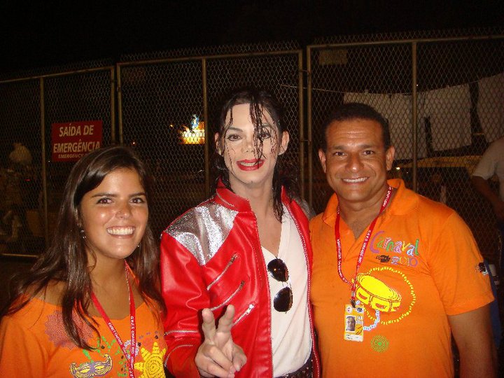 Ana and her step dad with a Michael Jackson impersonator at Rio's 2010 Sambrodomo.