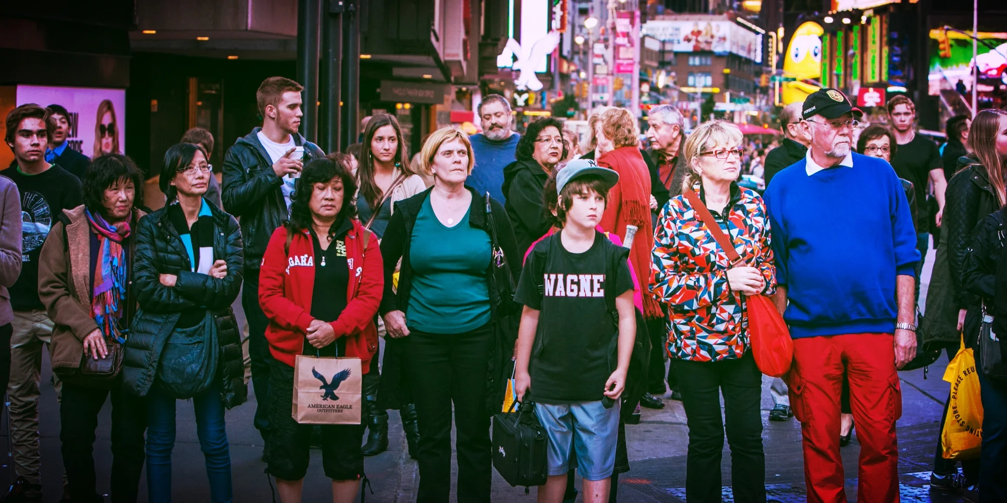 http://i.huffpost.com/gen/1512469/thumbs/o-NEW-YORK-CITY-TOURIST-facebook.jpg
