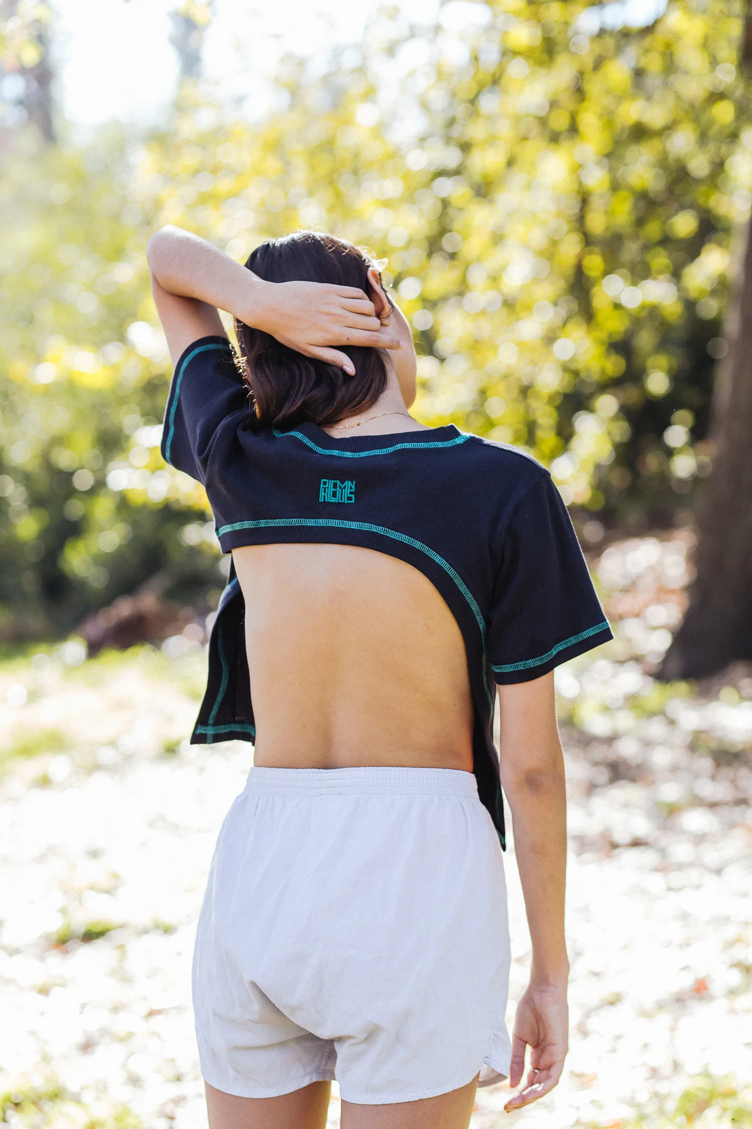 nb001-backless-tee-2.jpg