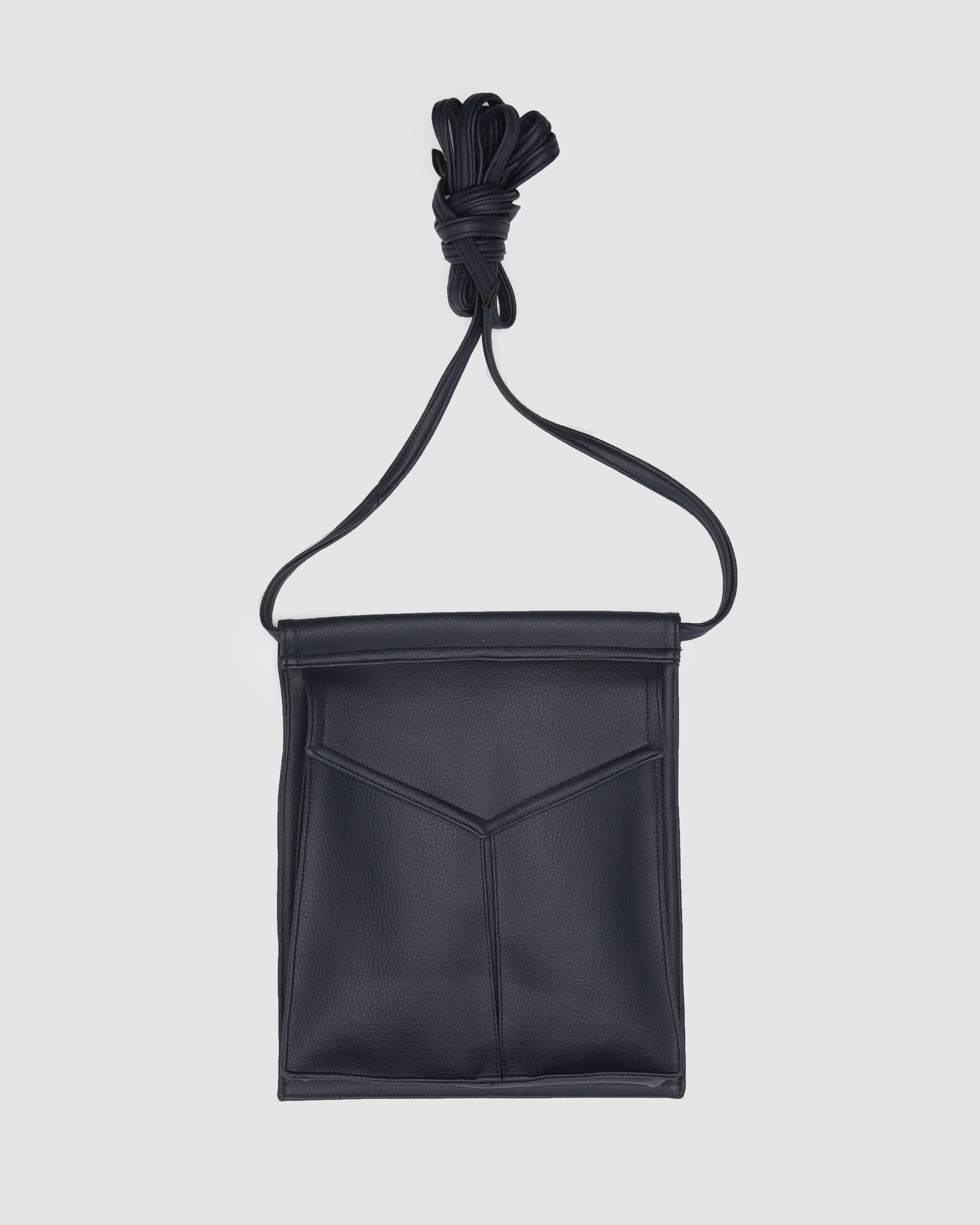 PHLEM PCKTBAG PEBBLED NAVY_FRONT_REGULAR.jpg