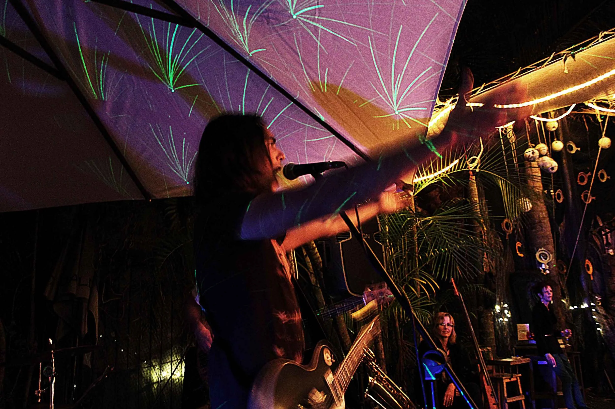 Phil-Barlow-&-The-Wolf_Spring-Tour_Sheoak-Shack_083_web.jpg