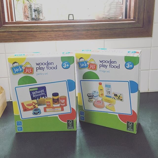 Look what I found at @aldi today 🤩 These wooden foods are going to be great for developing pretend play, saying long words, developing sound awareness, categorising, labelling everyday foods,
following directions...and so much more 🌟 #learnandplay 