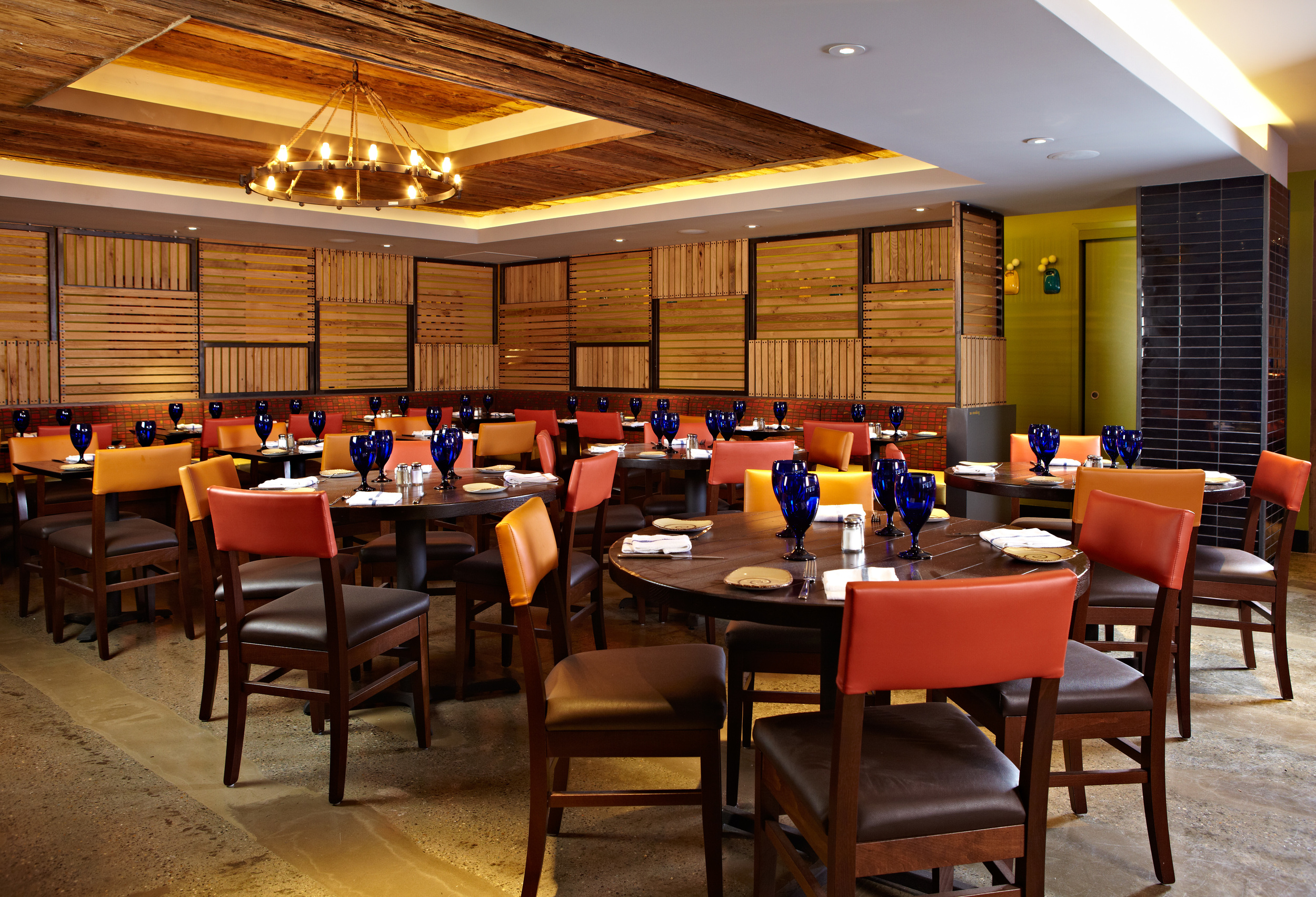 BackDining7626.jpg