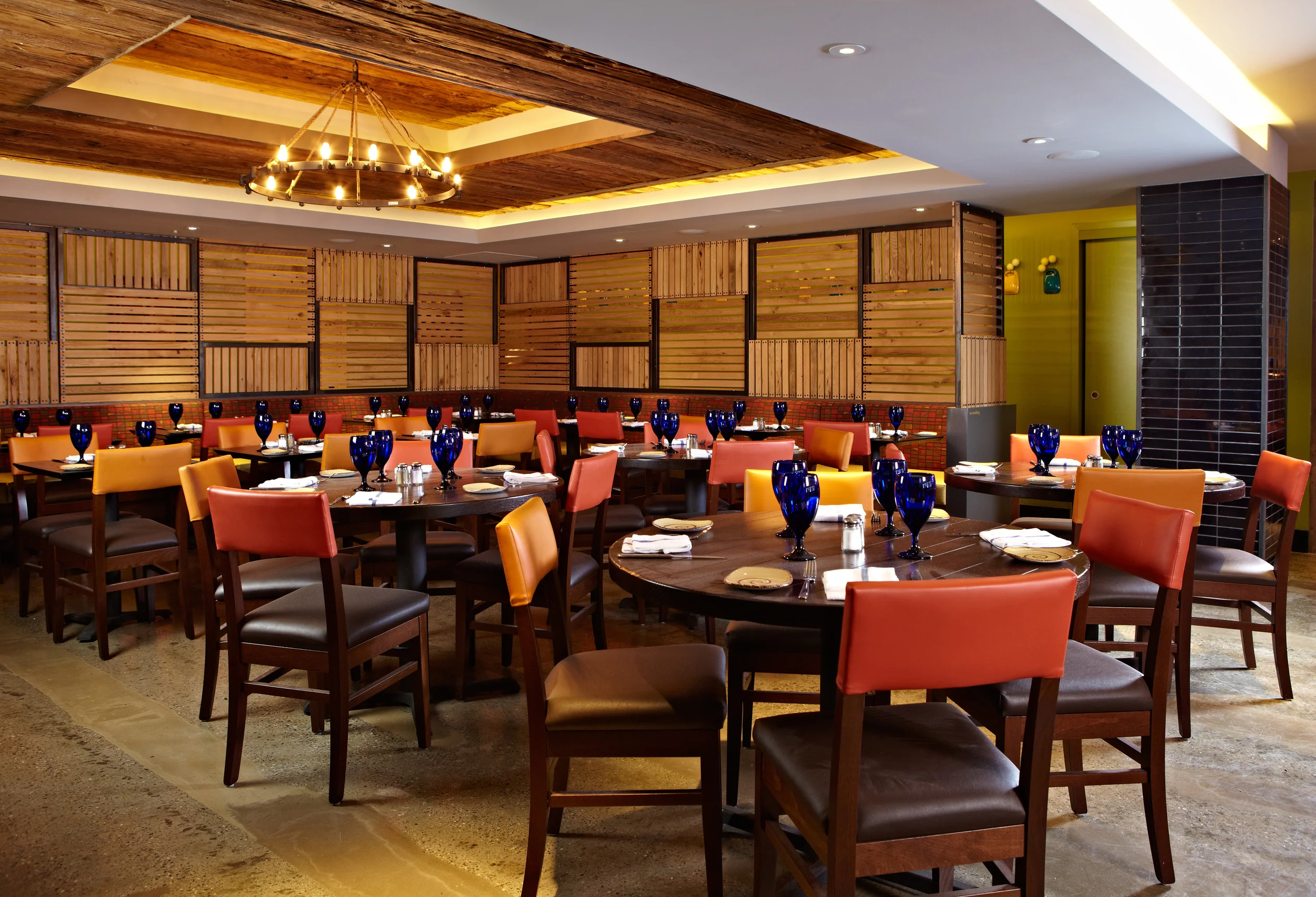 BackDining7626.jpg
