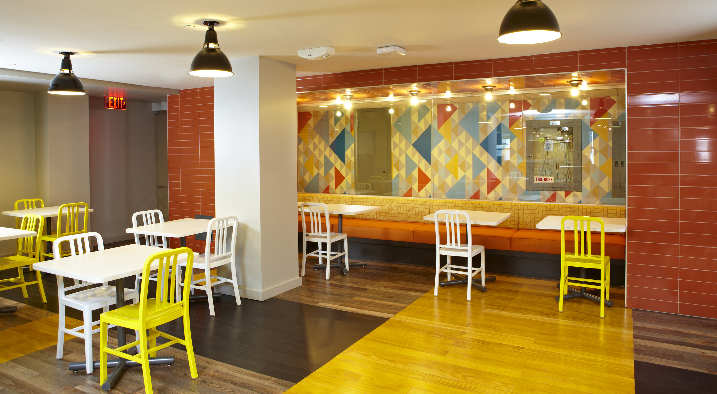 Dining14438.jpg